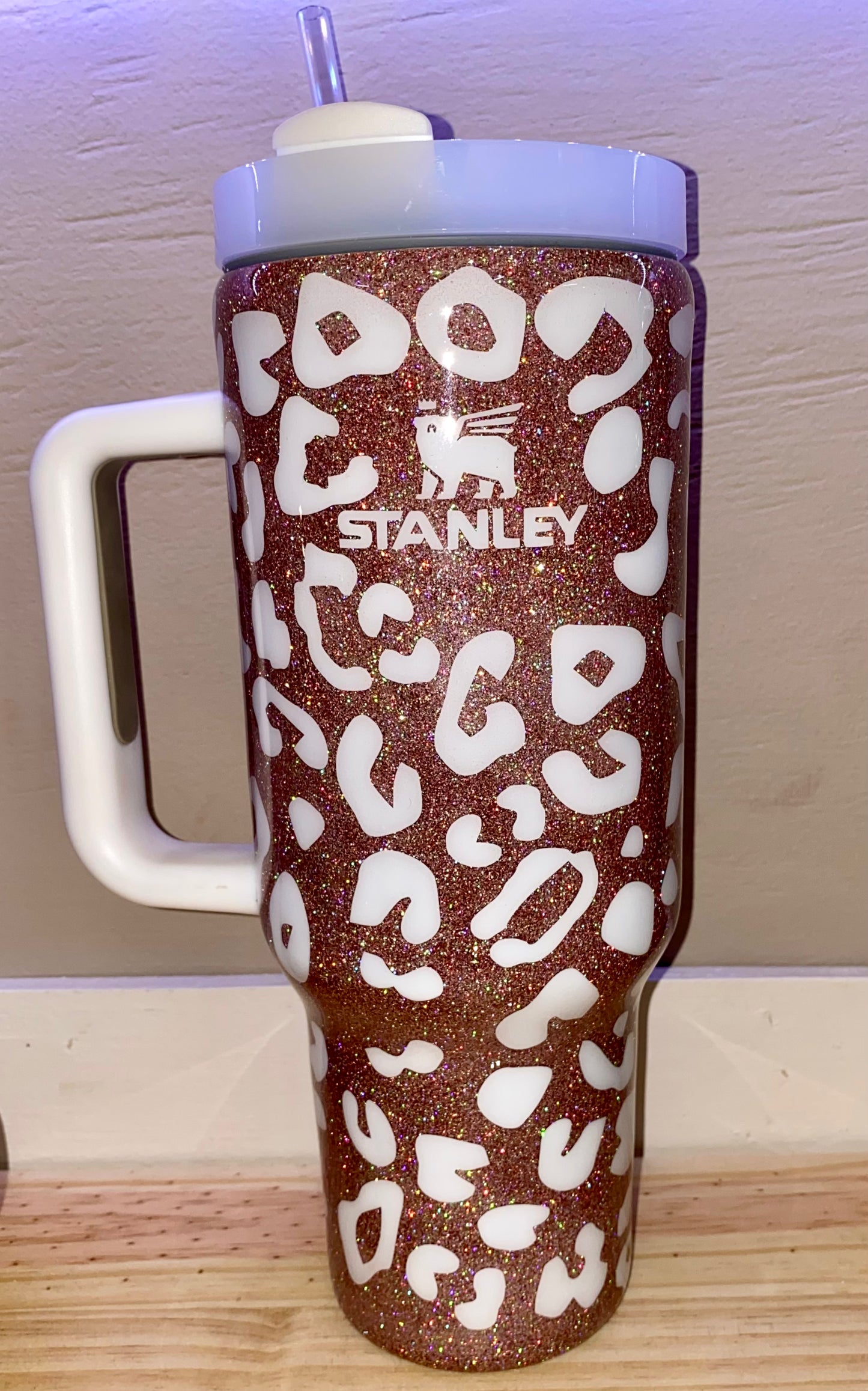 GLITTER PINK AND WHITE LEOPARD 40oz - CountryFide Custom Accessories and Outdoors